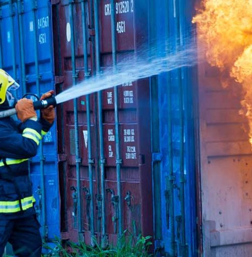 bombeiro-apagando-incendio